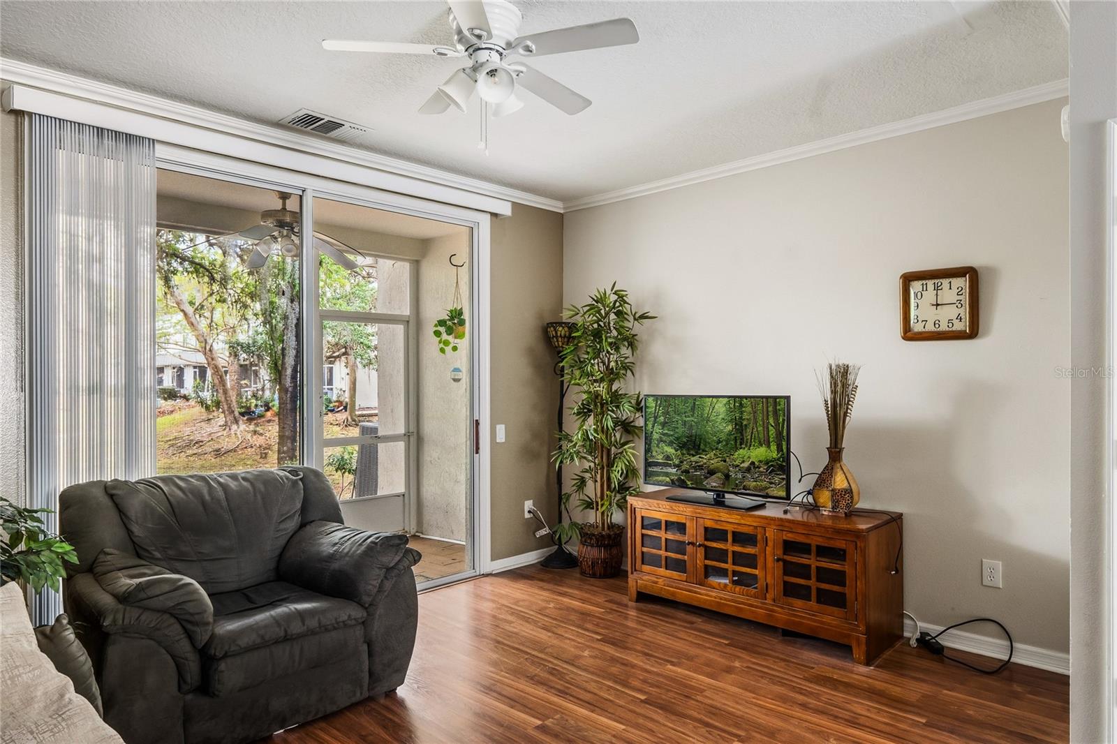 Image 12 of 24 For 922 Vineland Place