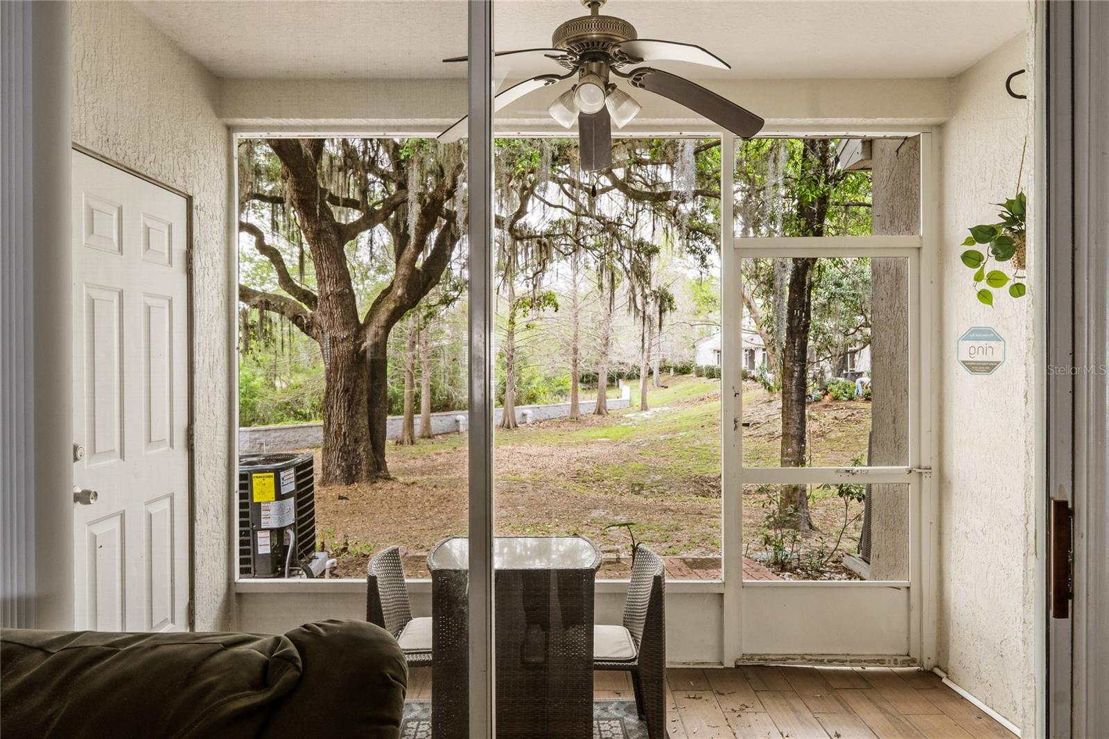 Image 13 of 24 For 922 Vineland Place