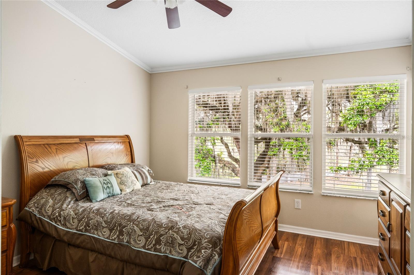 Image 15 of 24 For 922 Vineland Place