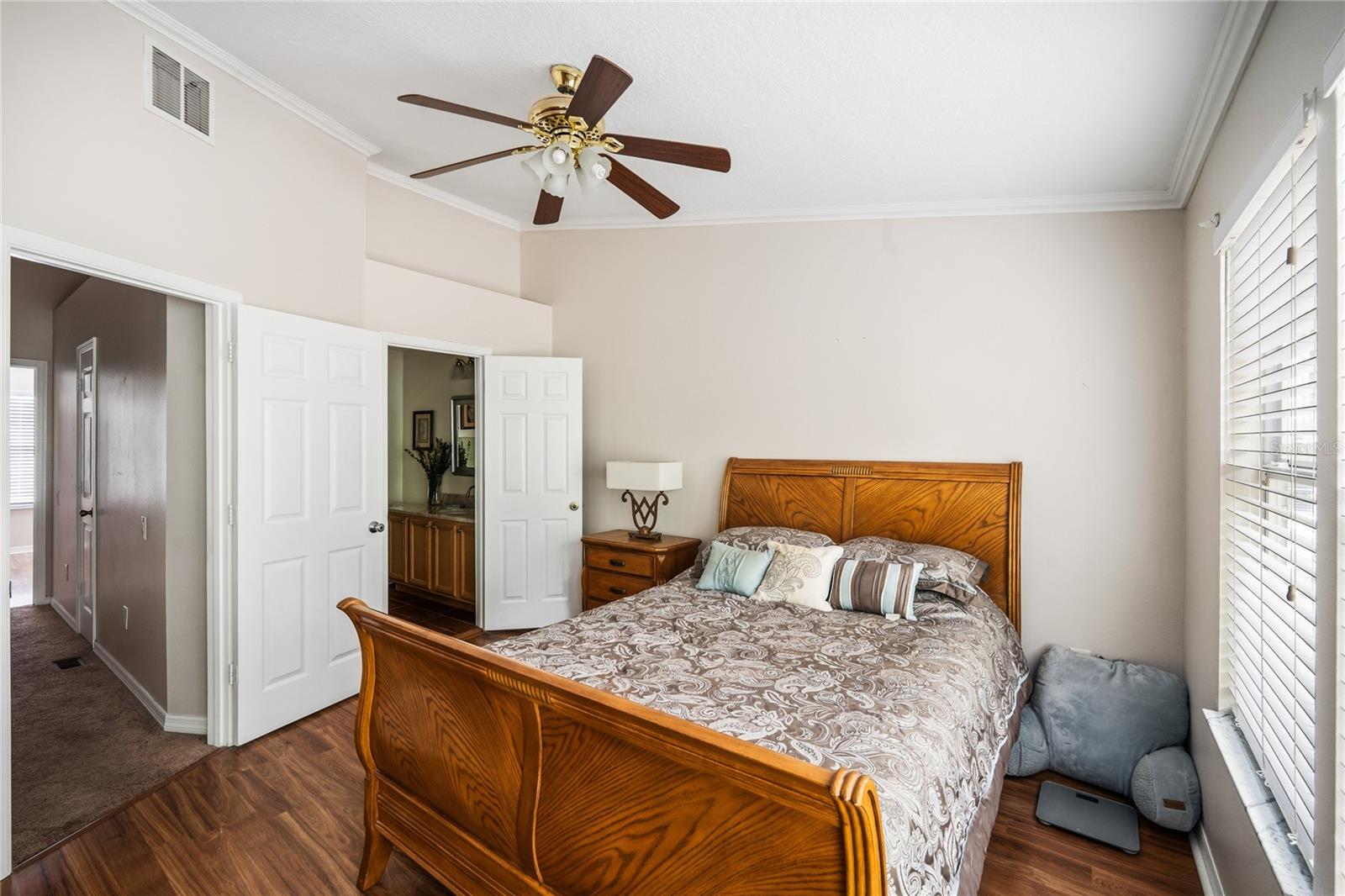 Image 16 of 24 For 922 Vineland Place