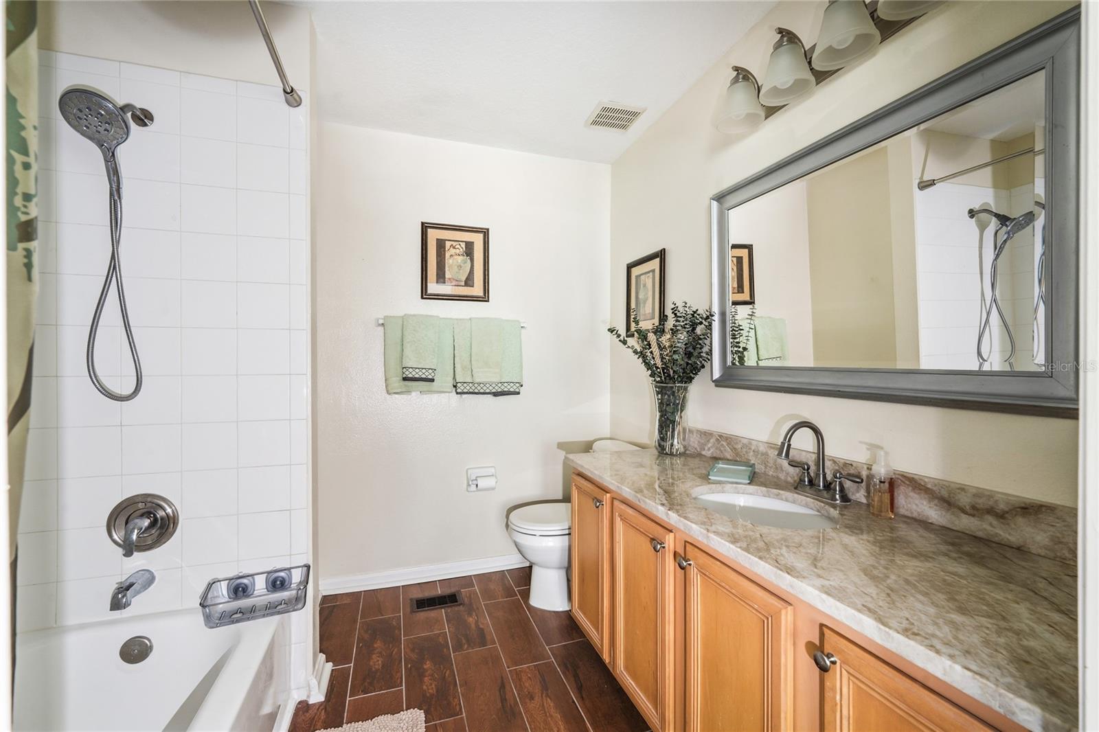 Image 17 of 24 For 922 Vineland Place