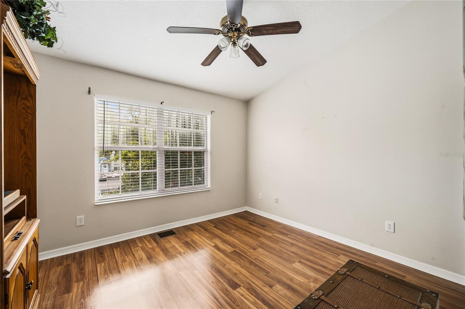 Image 18 of 24 For 922 Vineland Place