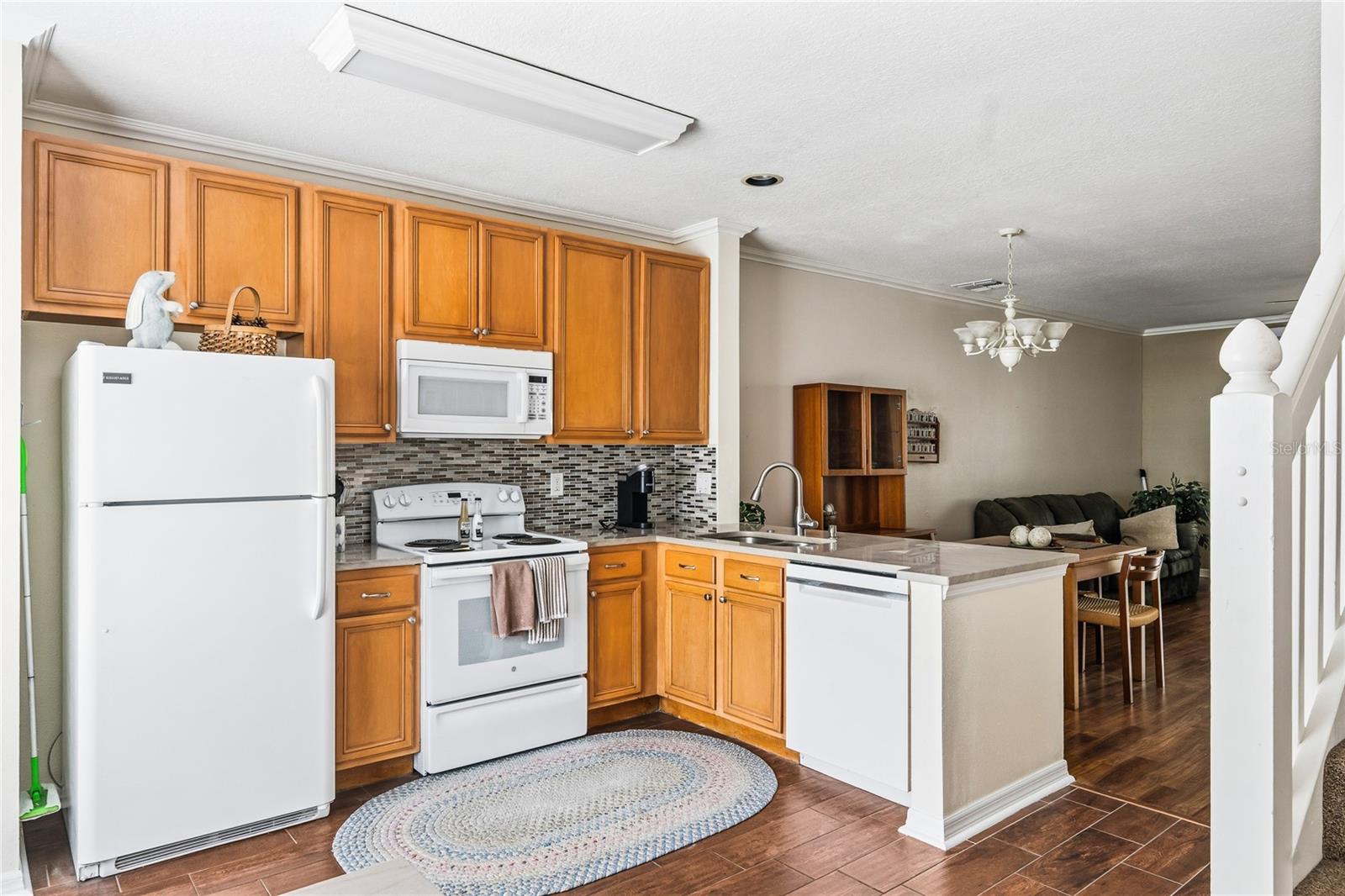 Image 5 of 24 For 922 Vineland Place