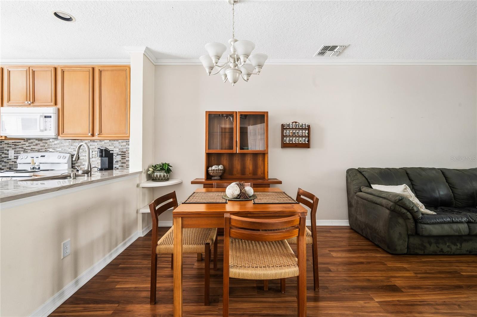 Image 8 of 24 For 922 Vineland Place