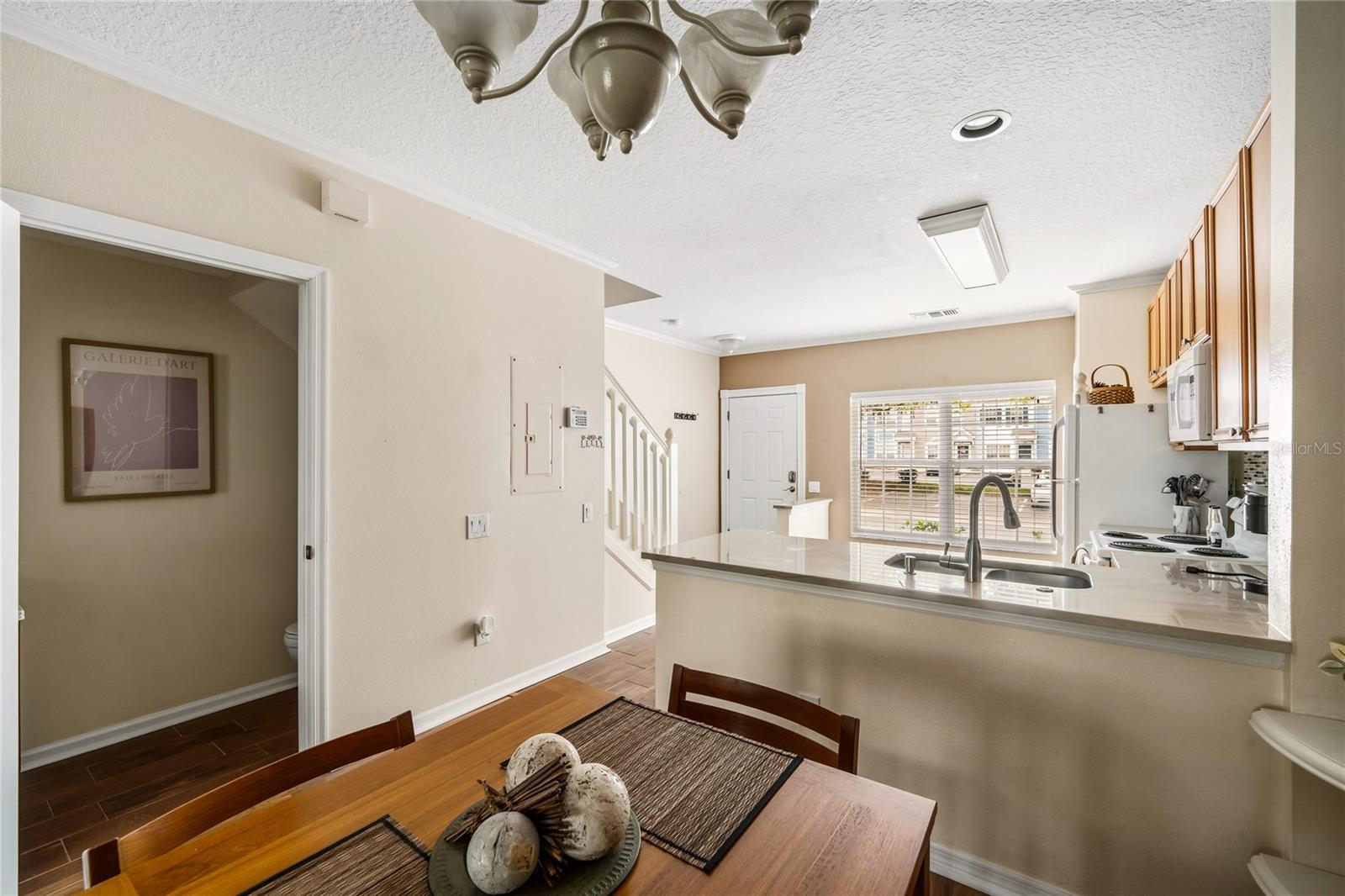 Image 9 of 24 For 922 Vineland Place