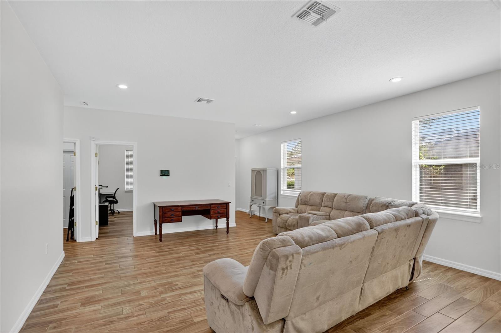 Image 16 of 40 For 246 Pineview Drive