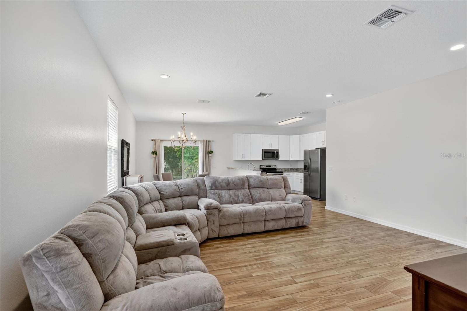 Image 4 of 40 For 246 Pineview Drive