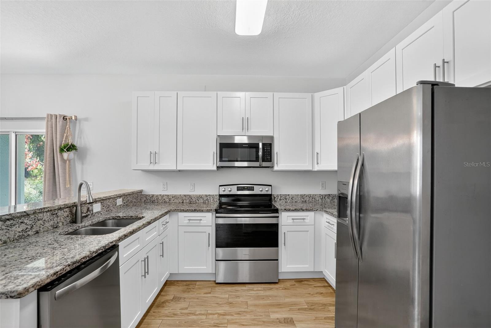 Image 5 of 40 For 246 Pineview Drive