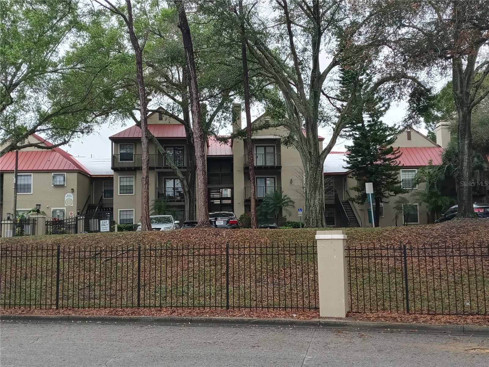 Image 13 of 23 For 216 Afton Square 208