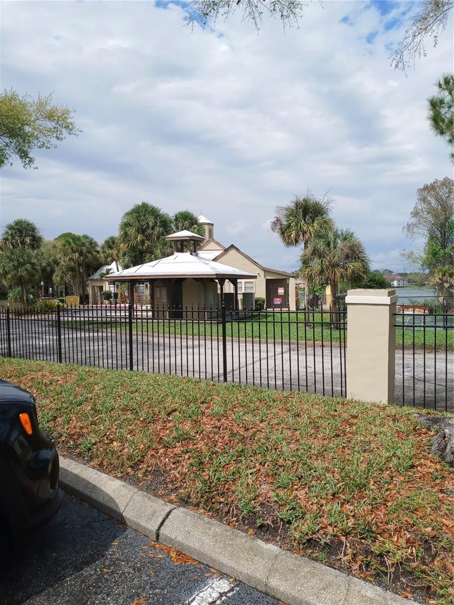 Image 17 of 23 For 216 Afton Square 208