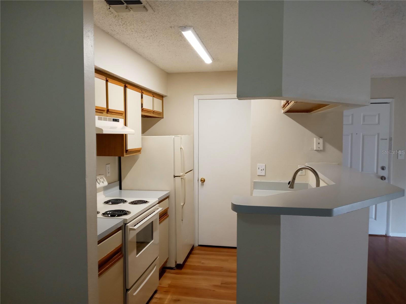 Image 5 of 23 For 216 Afton Square 208