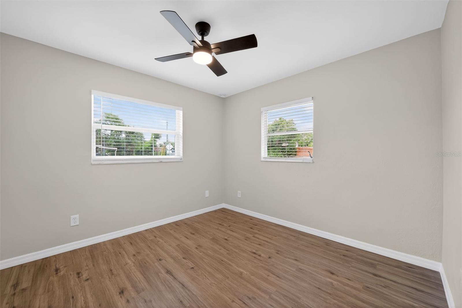 Image 11 of 31 For 3601 Esther Street S