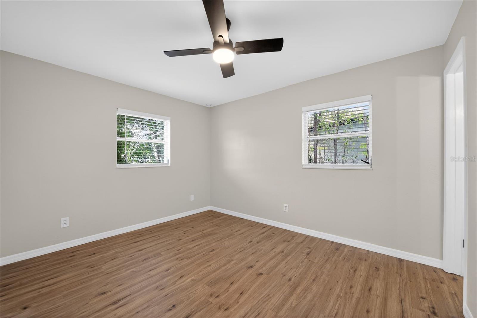 Image 13 of 31 For 3601 Esther Street S