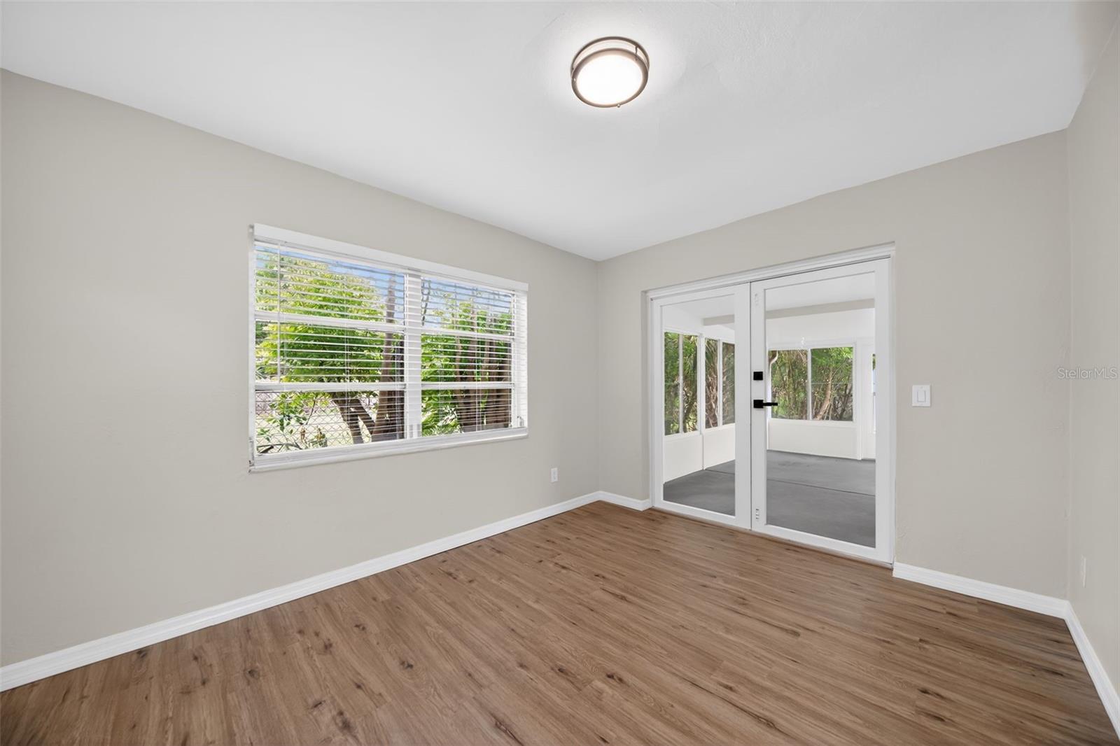 Image 15 of 31 For 3601 Esther Street S