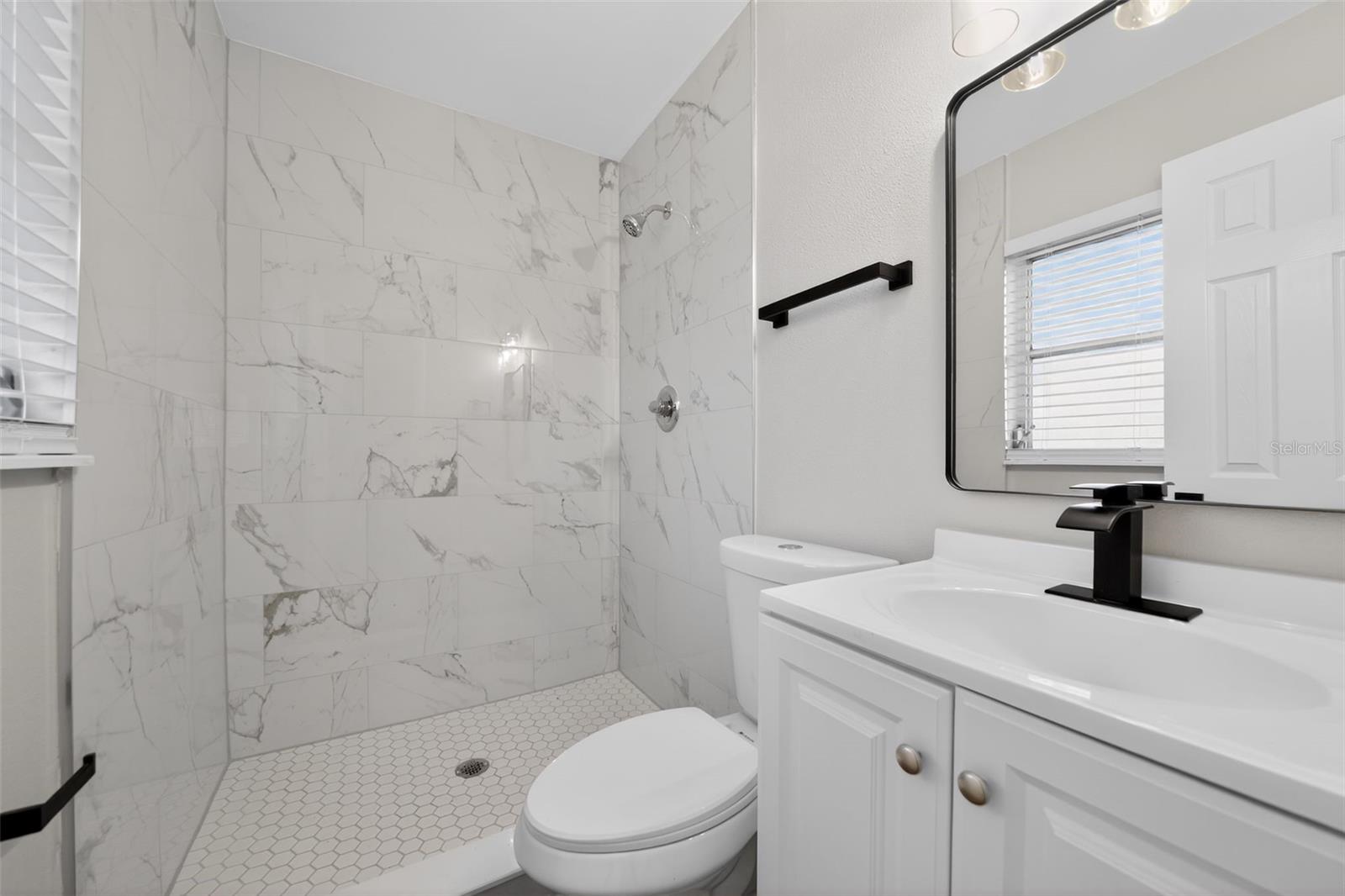 Image 16 of 31 For 3601 Esther Street S