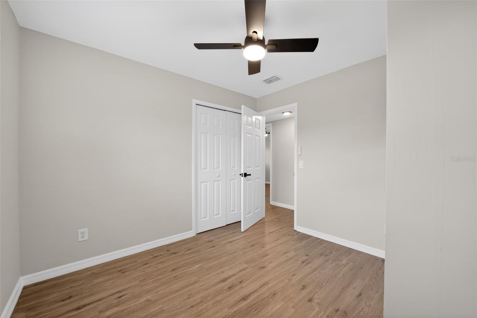 Image 17 of 31 For 3601 Esther Street S