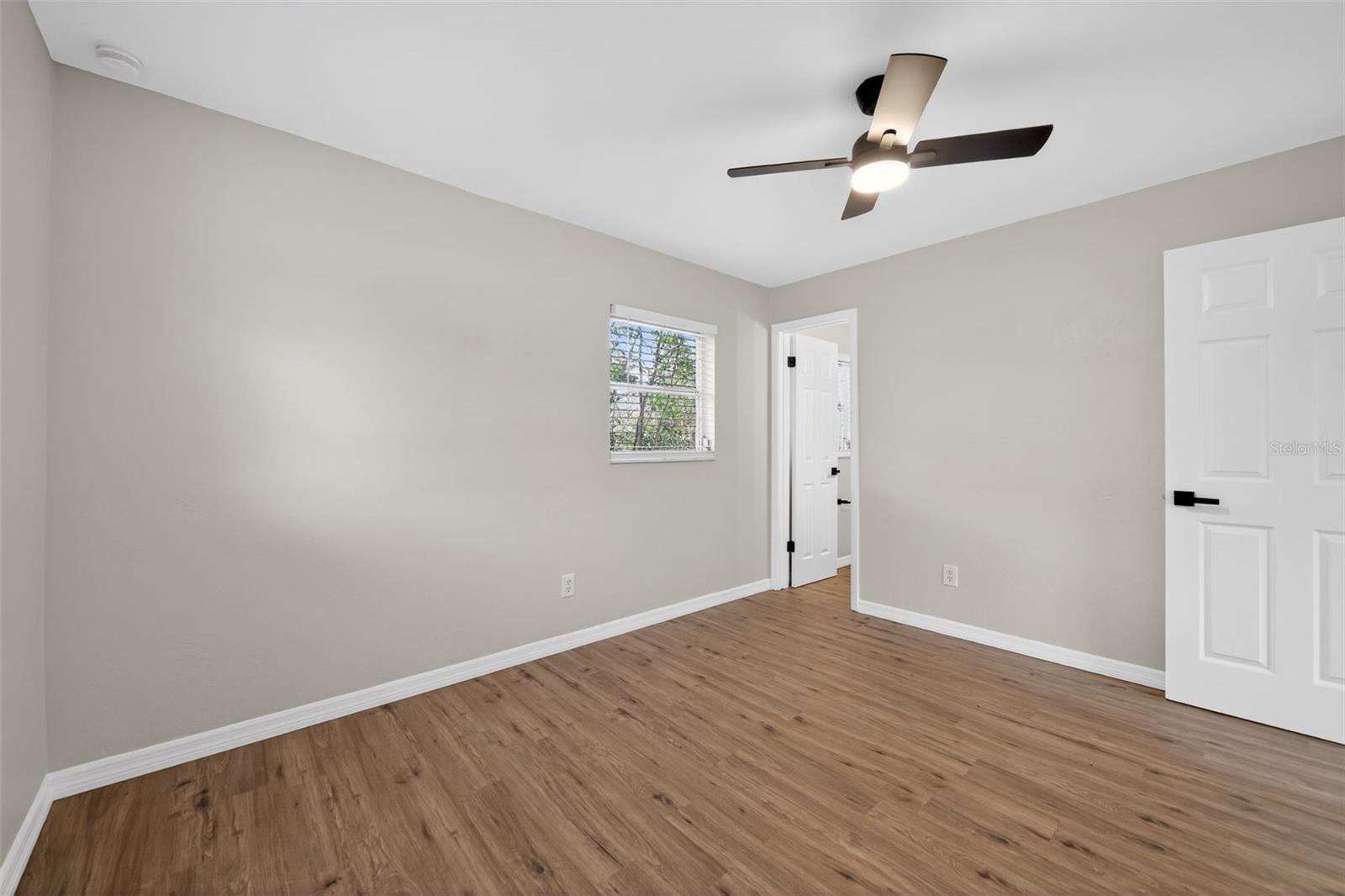 Image 20 of 31 For 3601 Esther Street S