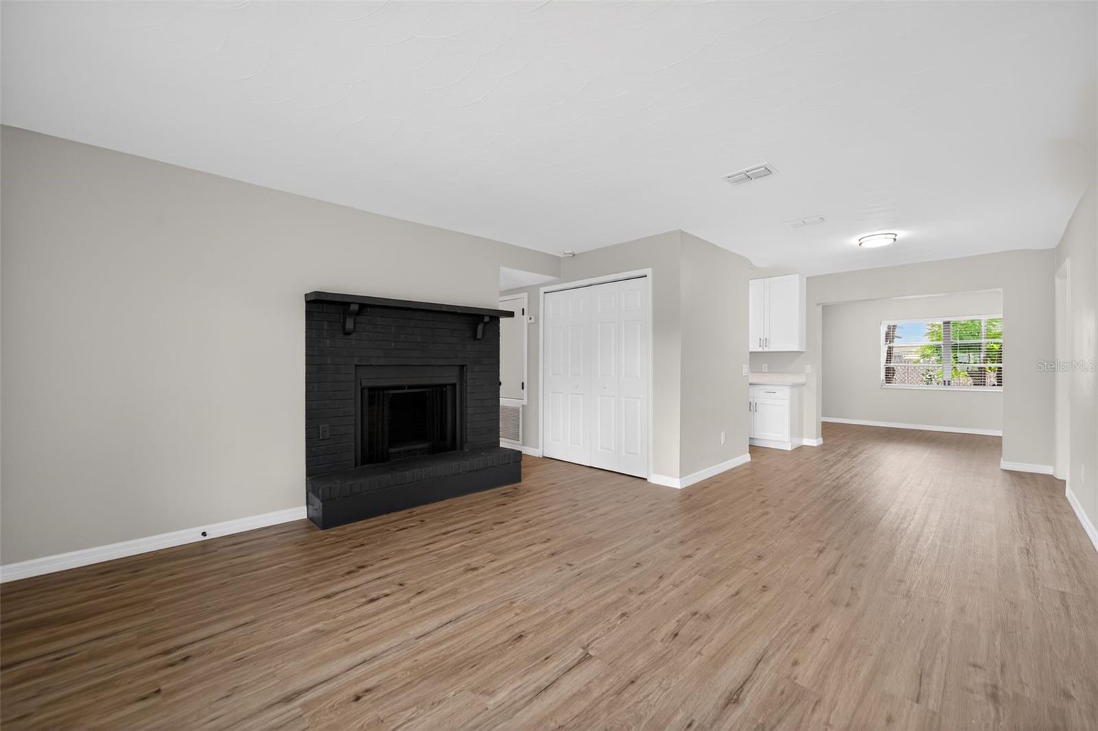 Image 3 of 31 For 3601 Esther Street S