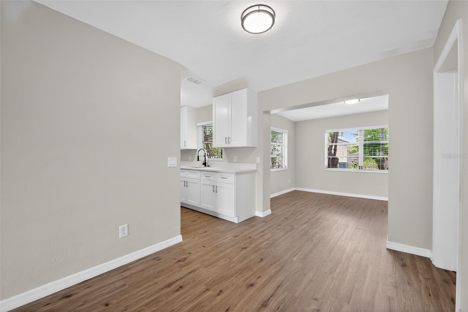 Image 4 of 31 For 3601 Esther Street S