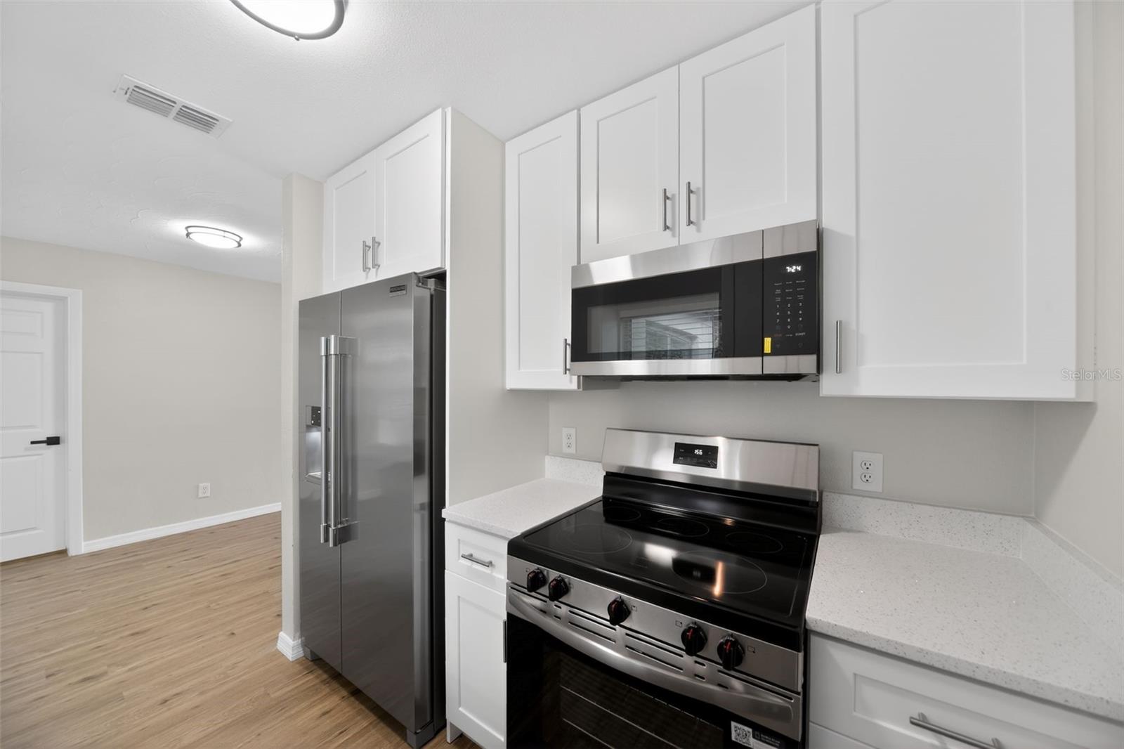 Image 5 of 31 For 3601 Esther Street S