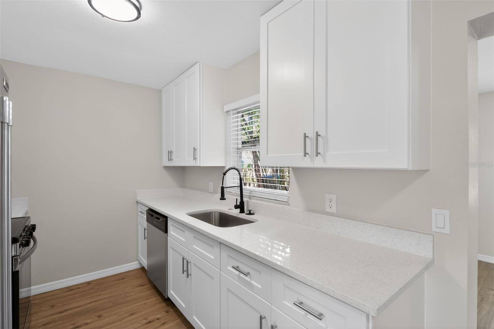 Image 6 of 31 For 3601 Esther Street S