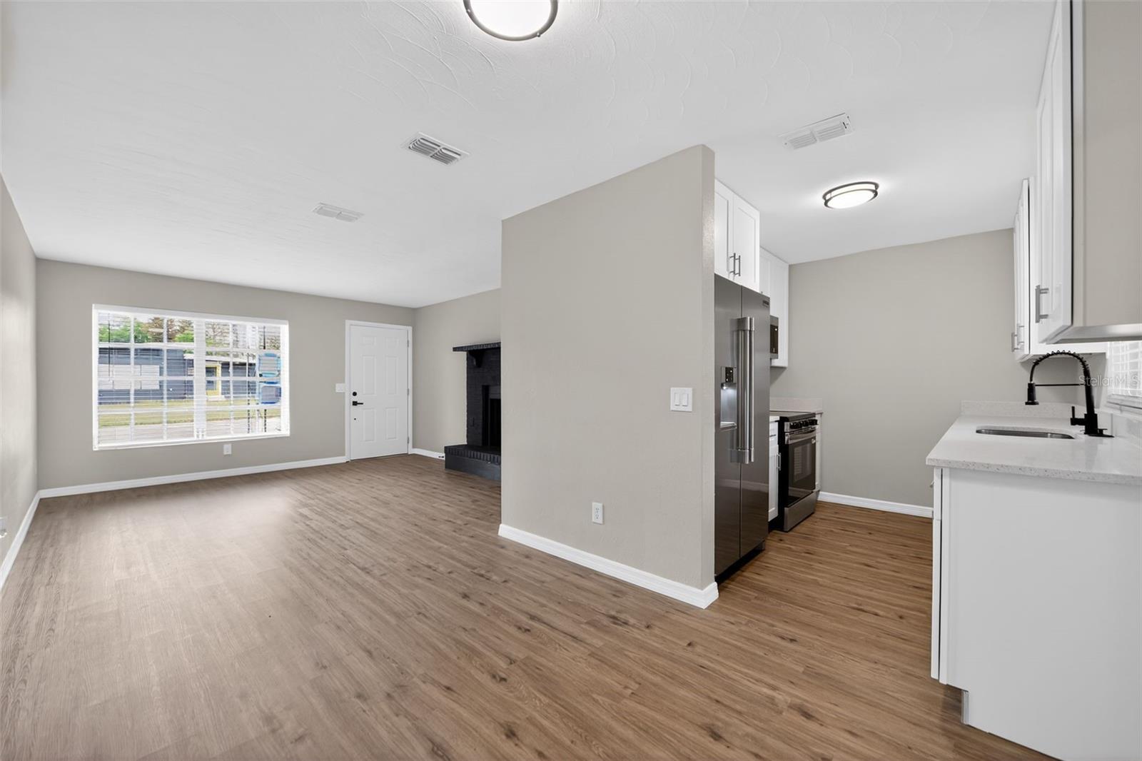 Image 8 of 31 For 3601 Esther Street S