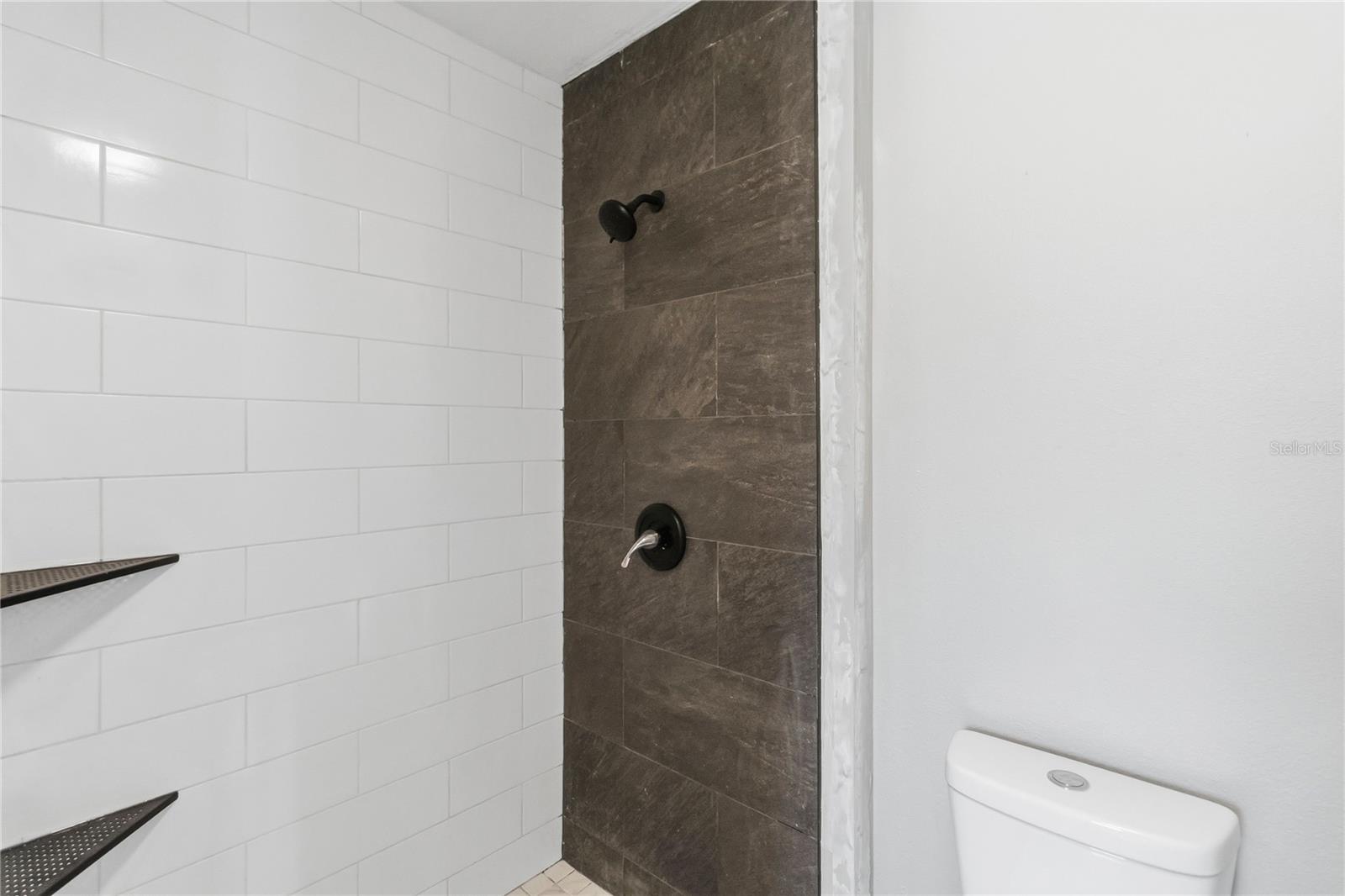 Image 17 of 30 For 232 Bent Oak Loop