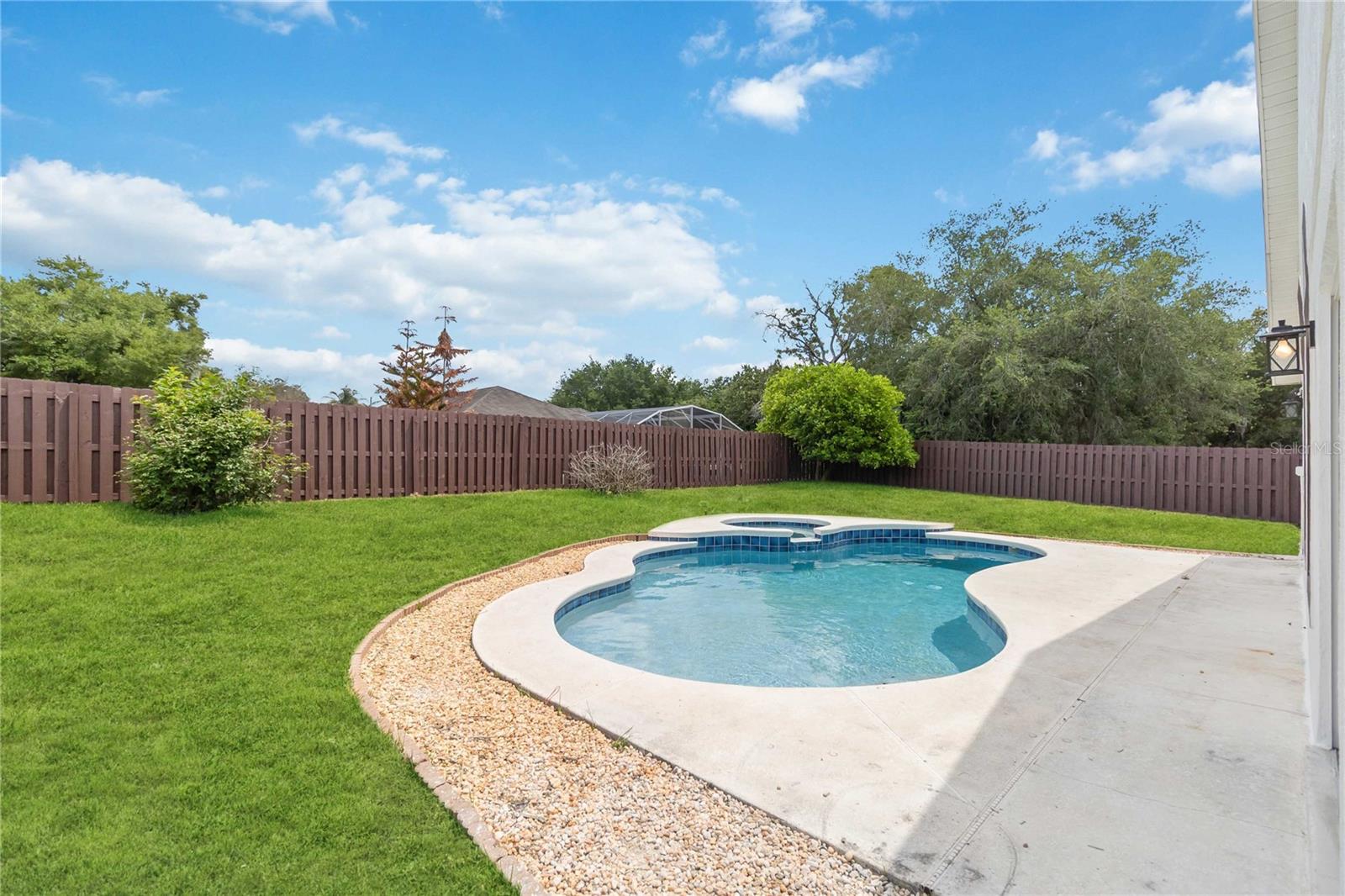 Image 21 of 30 For 232 Bent Oak Loop