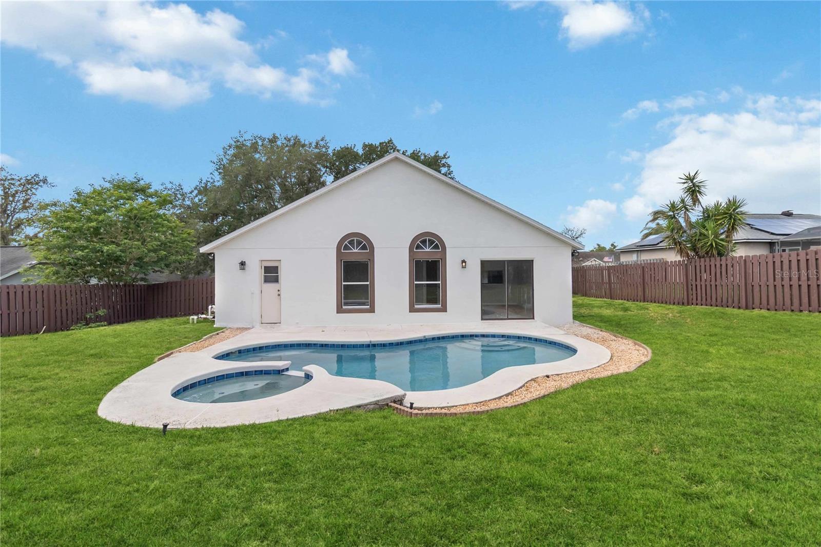 Image 22 of 30 For 232 Bent Oak Loop