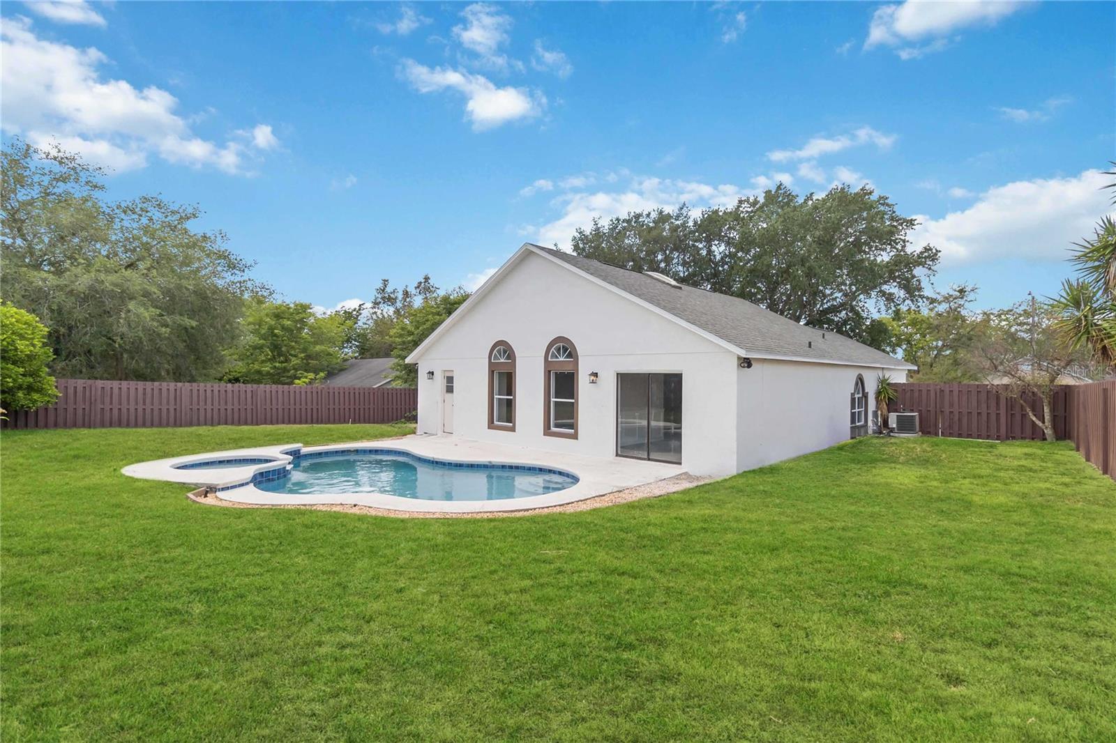 Image 23 of 30 For 232 Bent Oak Loop