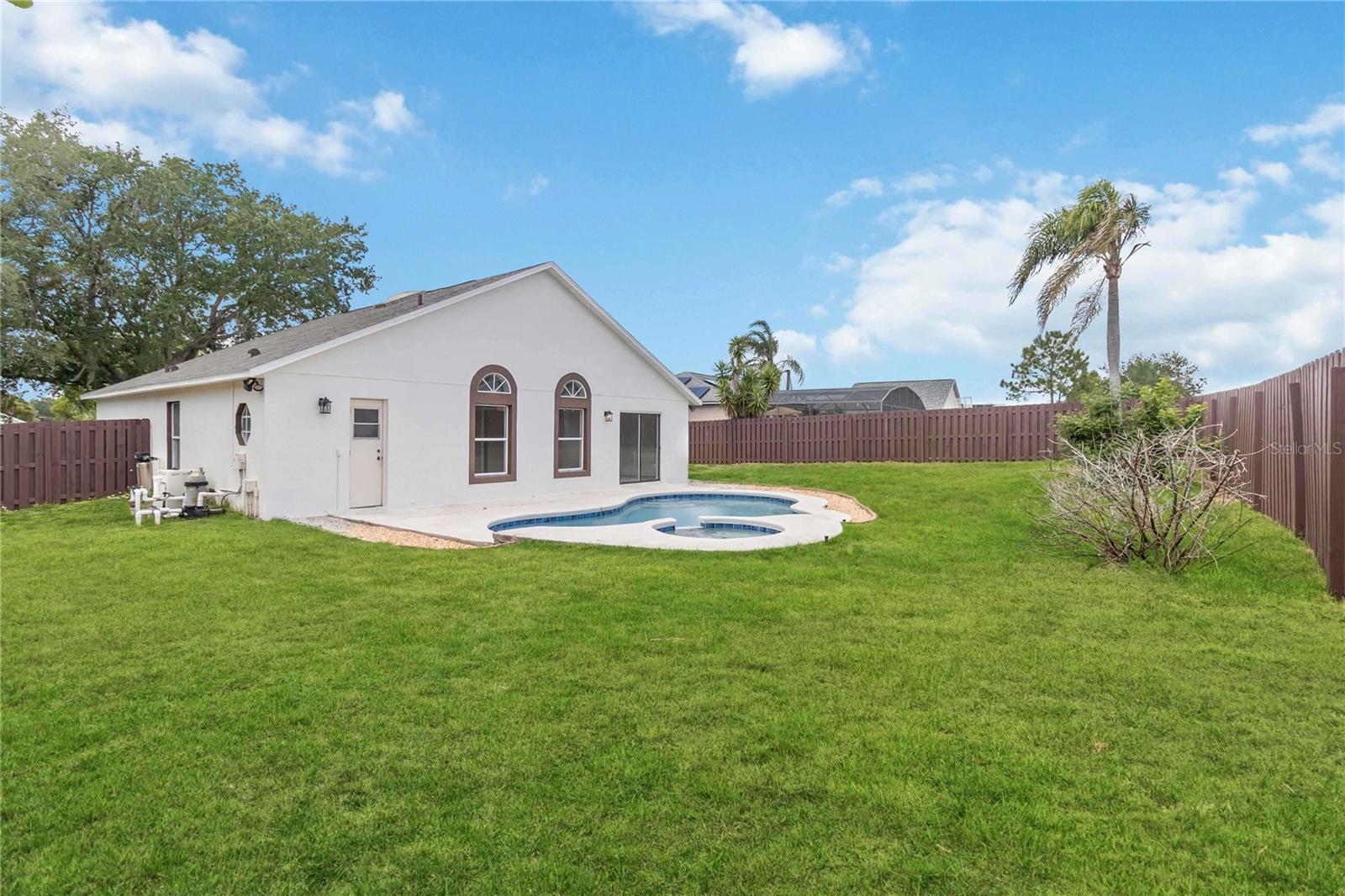 Image 24 of 30 For 232 Bent Oak Loop