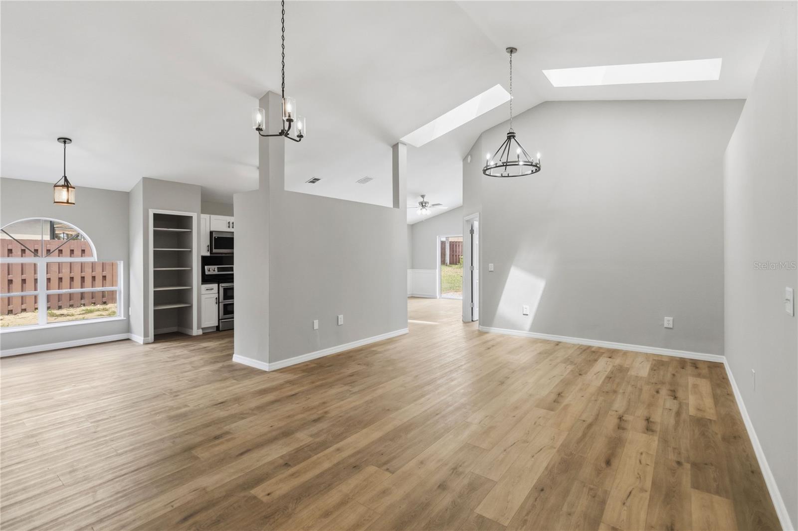 Image 5 of 30 For 232 Bent Oak Loop