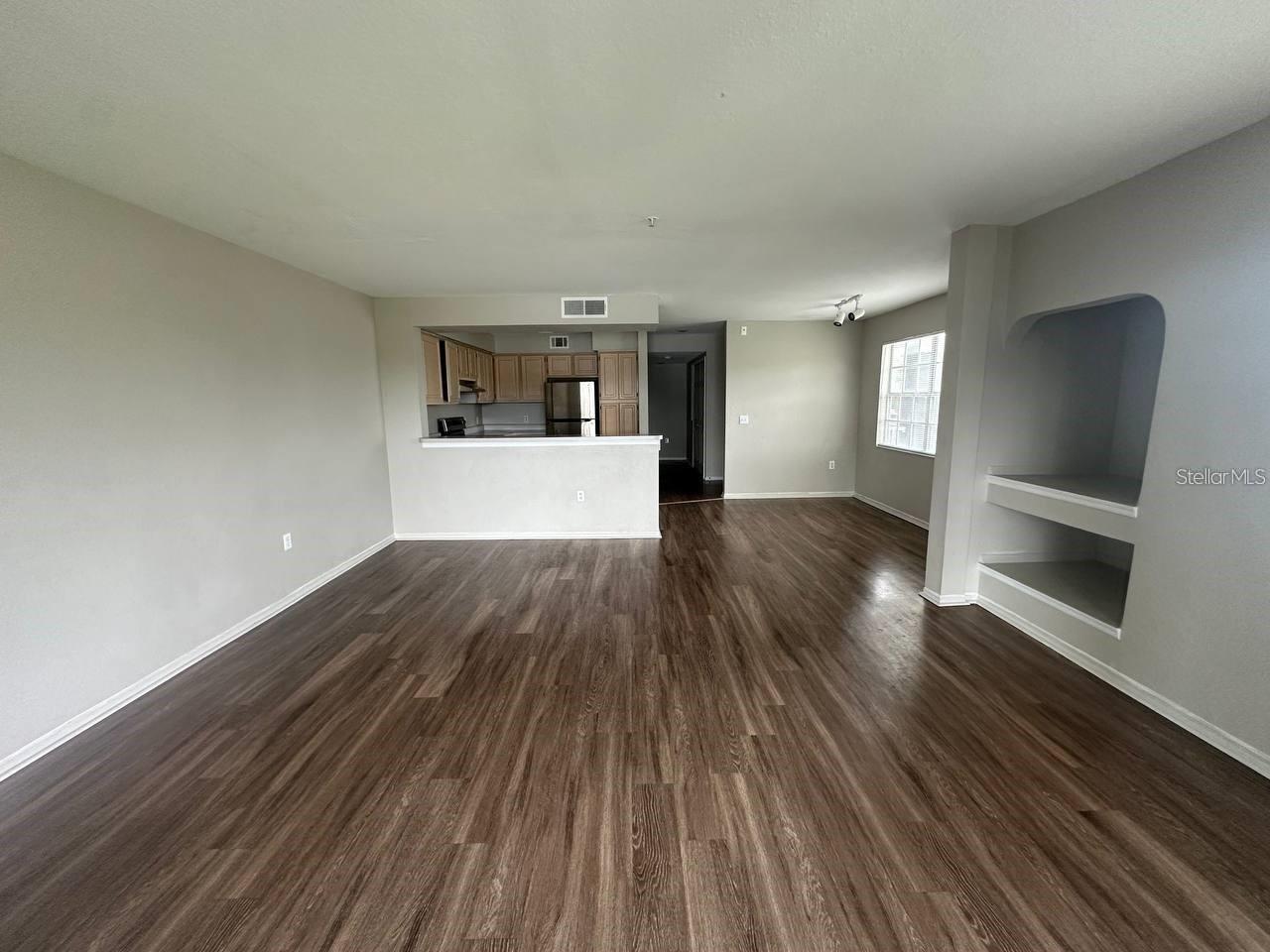 Image 10 of 12 For 13929 Fairway Island Drive 821