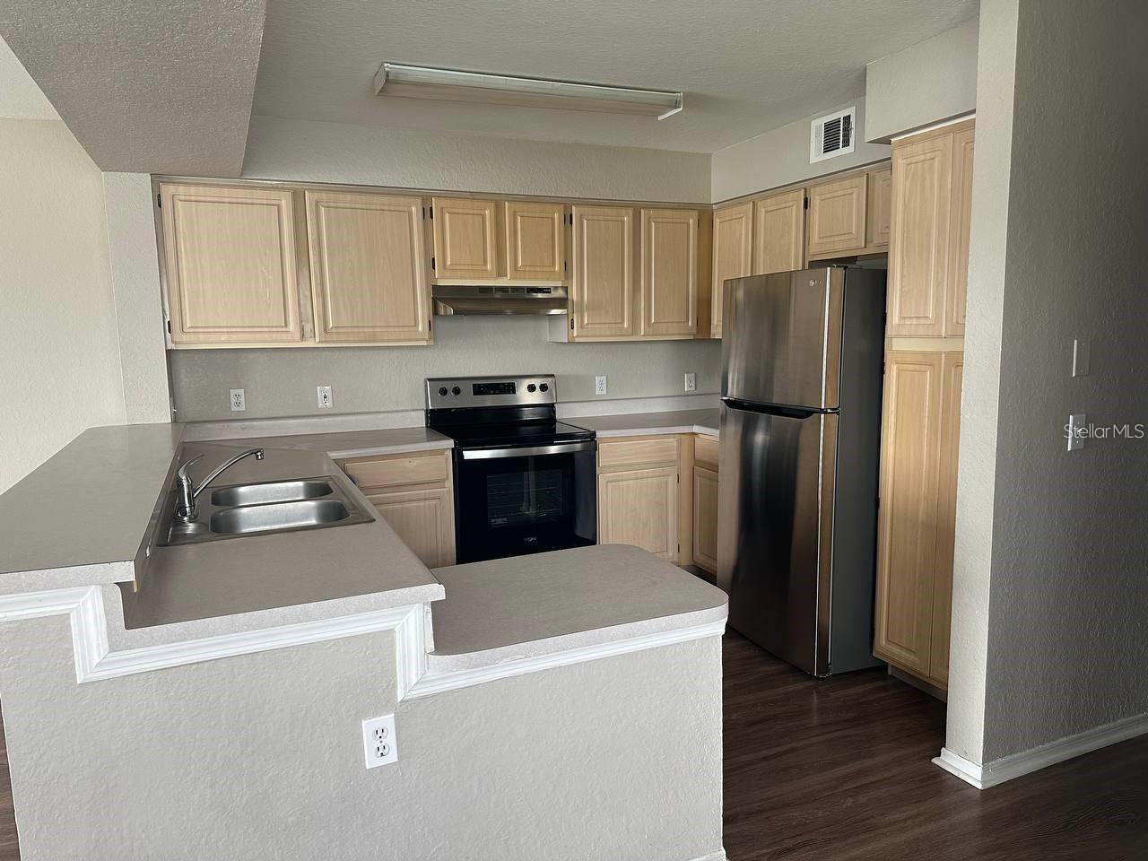 Image 2 of 12 For 13929 Fairway Island Drive 821