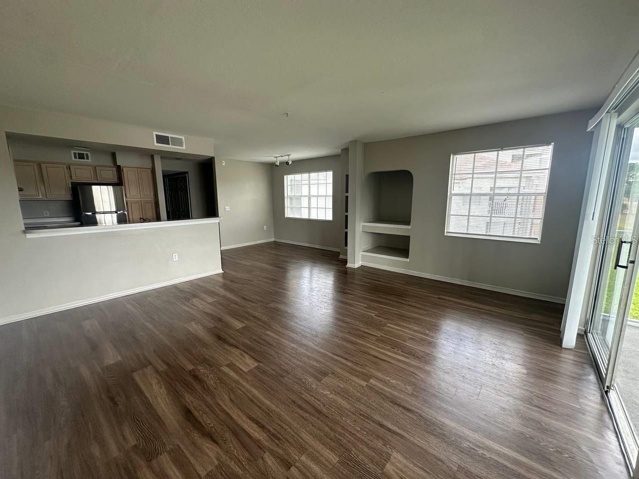 Image 4 of 12 For 13929 Fairway Island Drive 821