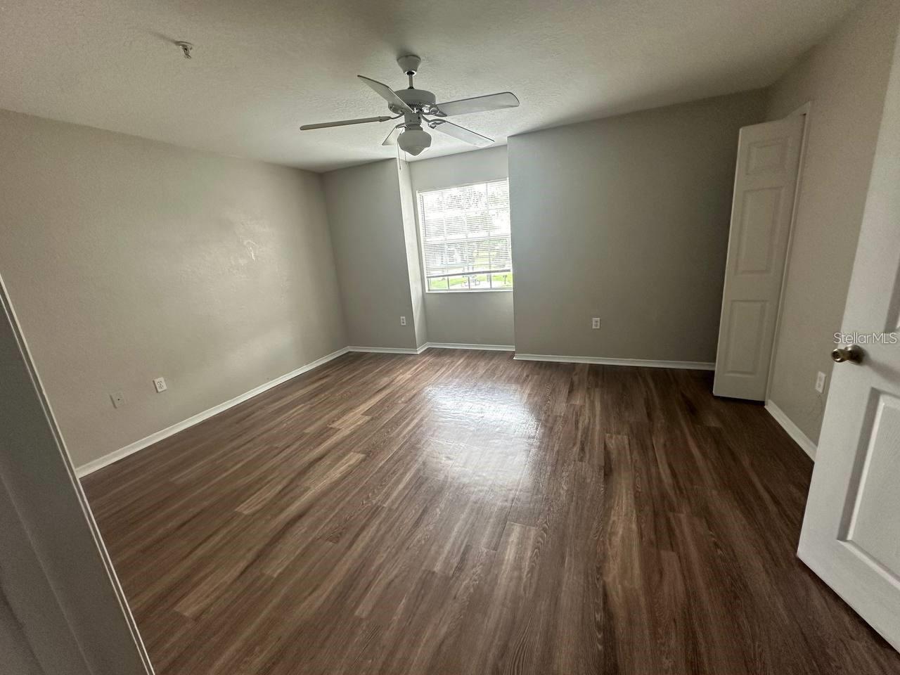 Image 5 of 12 For 13929 Fairway Island Drive 821