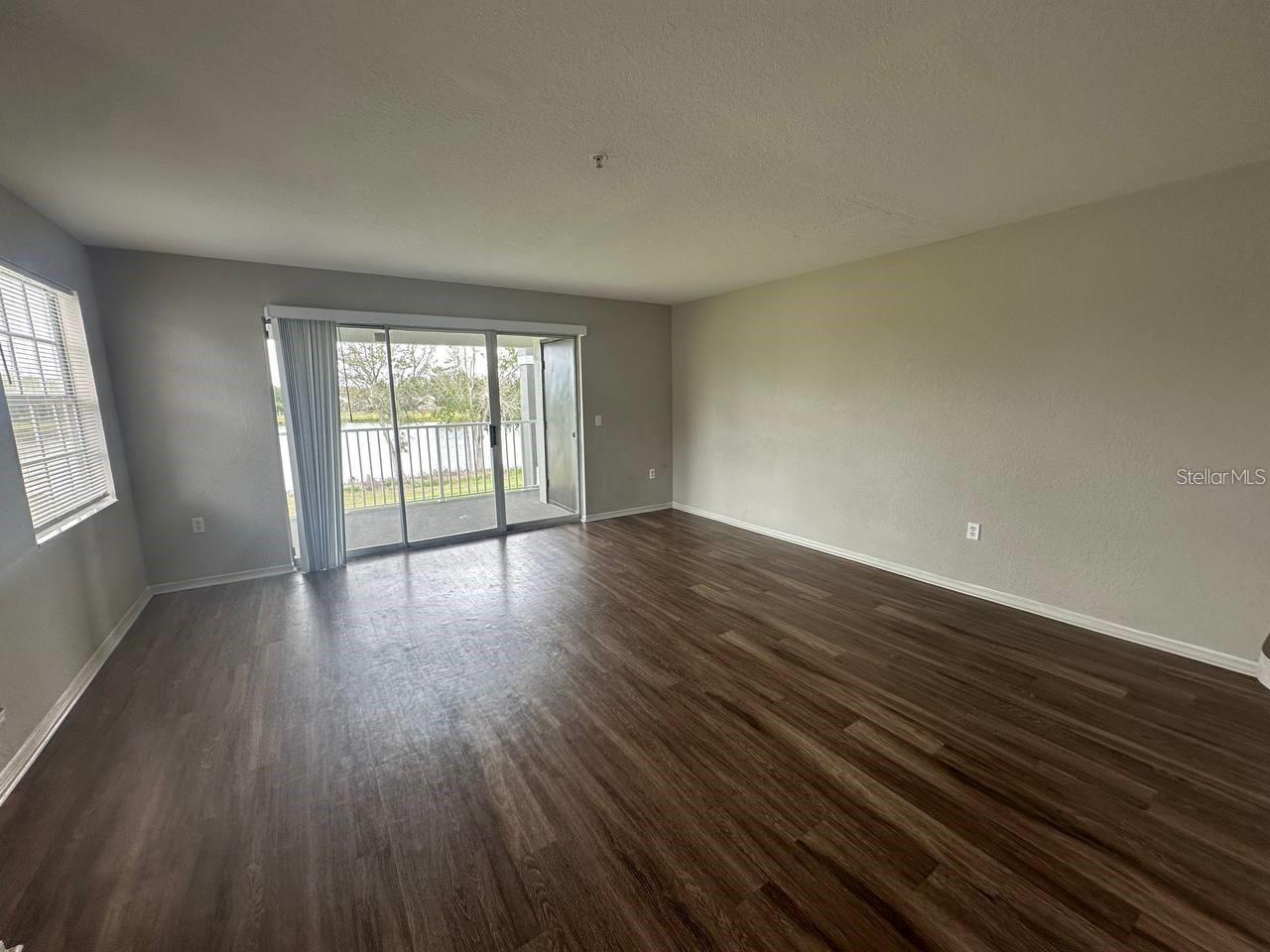 Image 9 of 12 For 13929 Fairway Island Drive 821