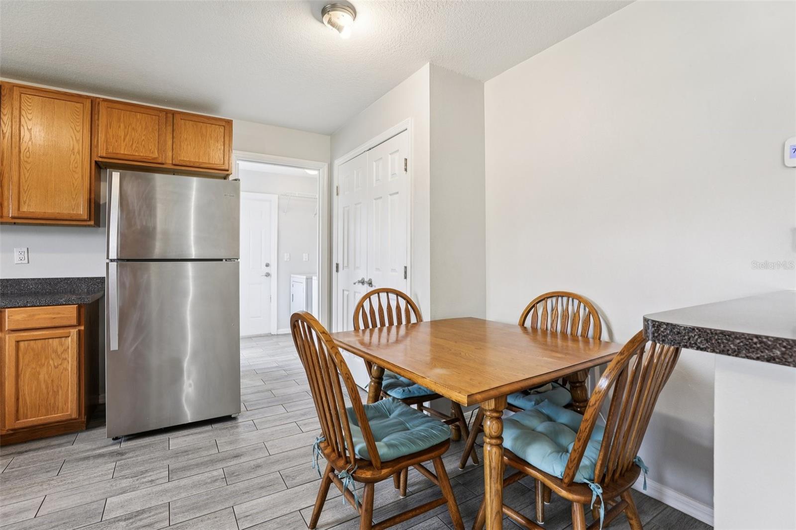 Image 10 of 33 For 264 Chicago Avenue W