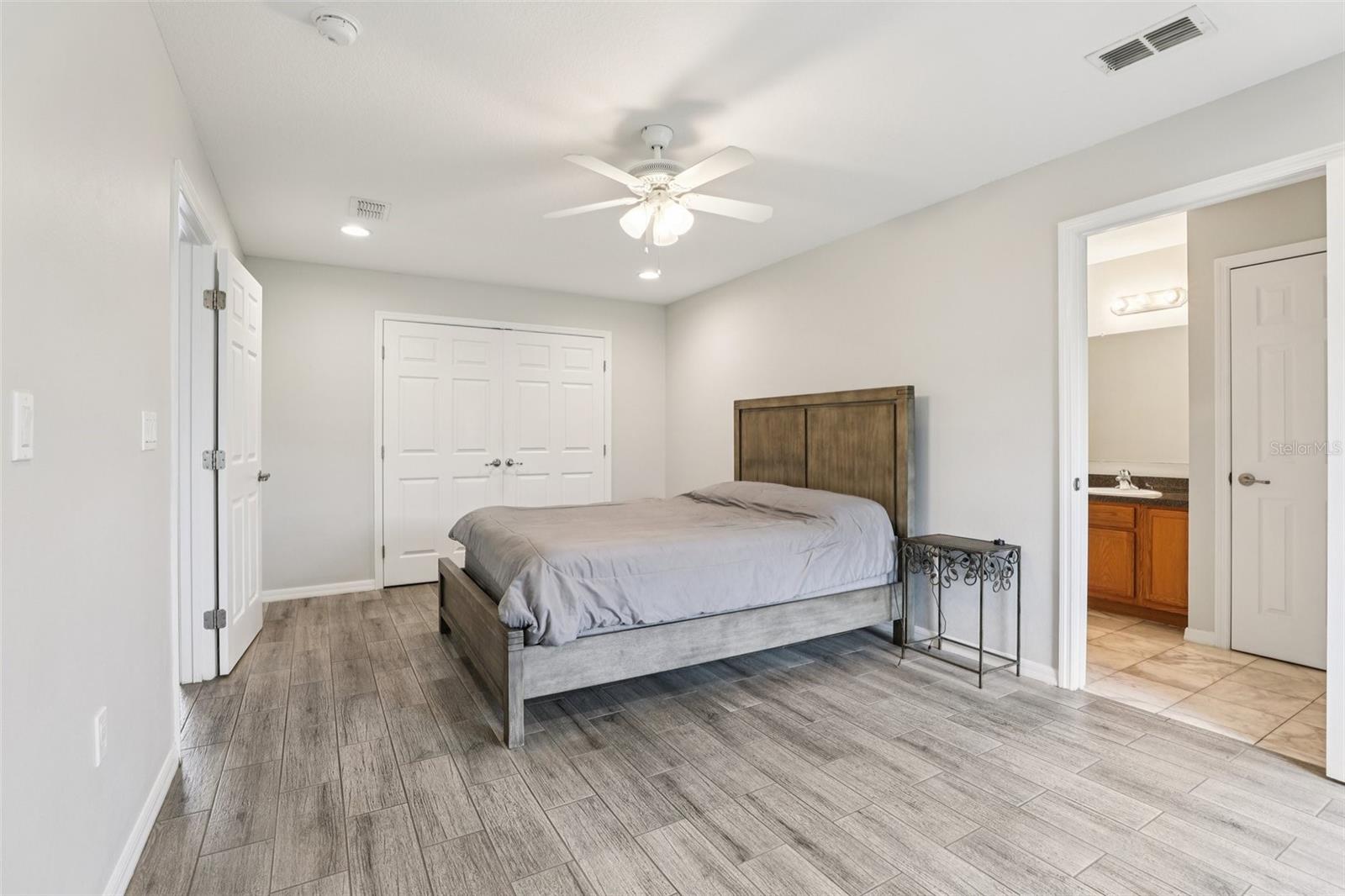 Image 12 of 33 For 264 Chicago Avenue W