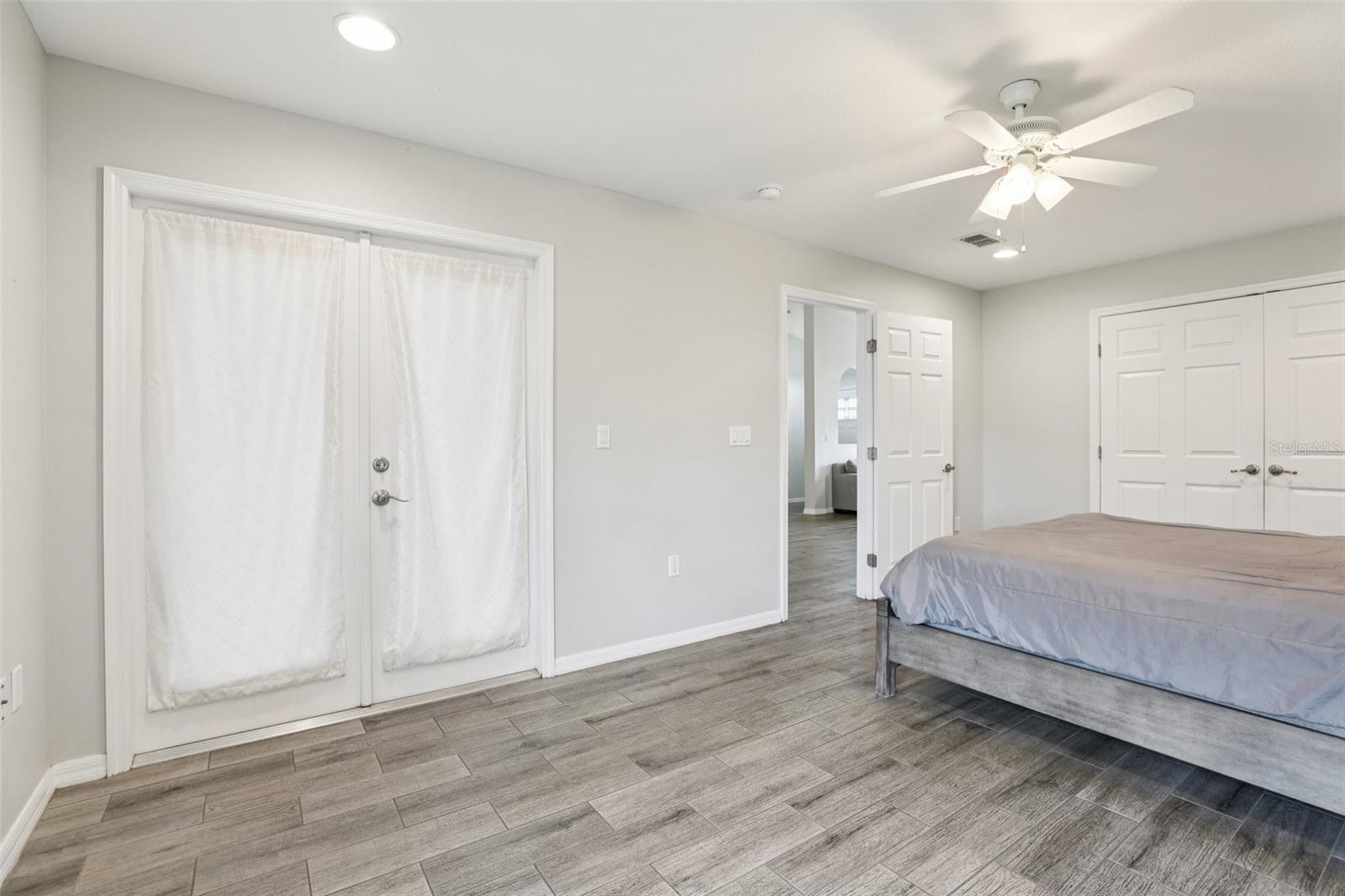 Image 13 of 33 For 264 Chicago Avenue W