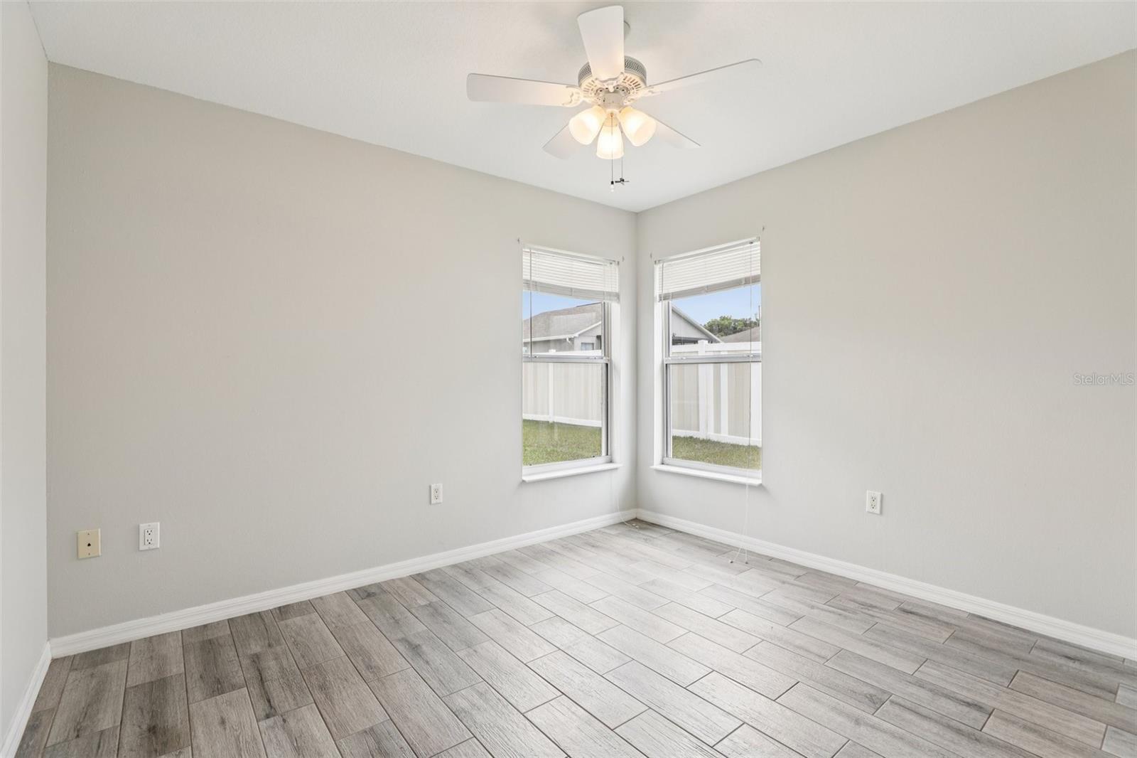 Image 16 of 33 For 264 Chicago Avenue W