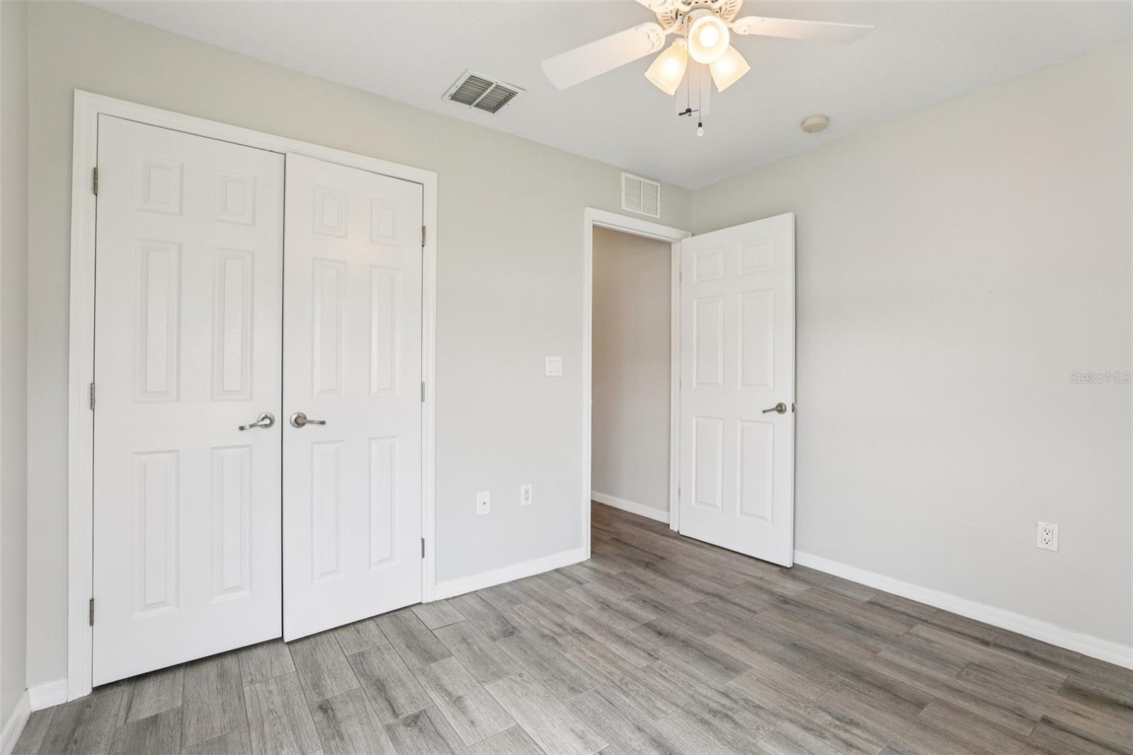 Image 17 of 33 For 264 Chicago Avenue W