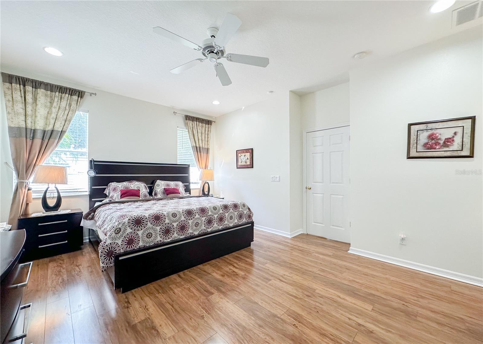 Image 13 of 29 For 312 Silverdale Avenue