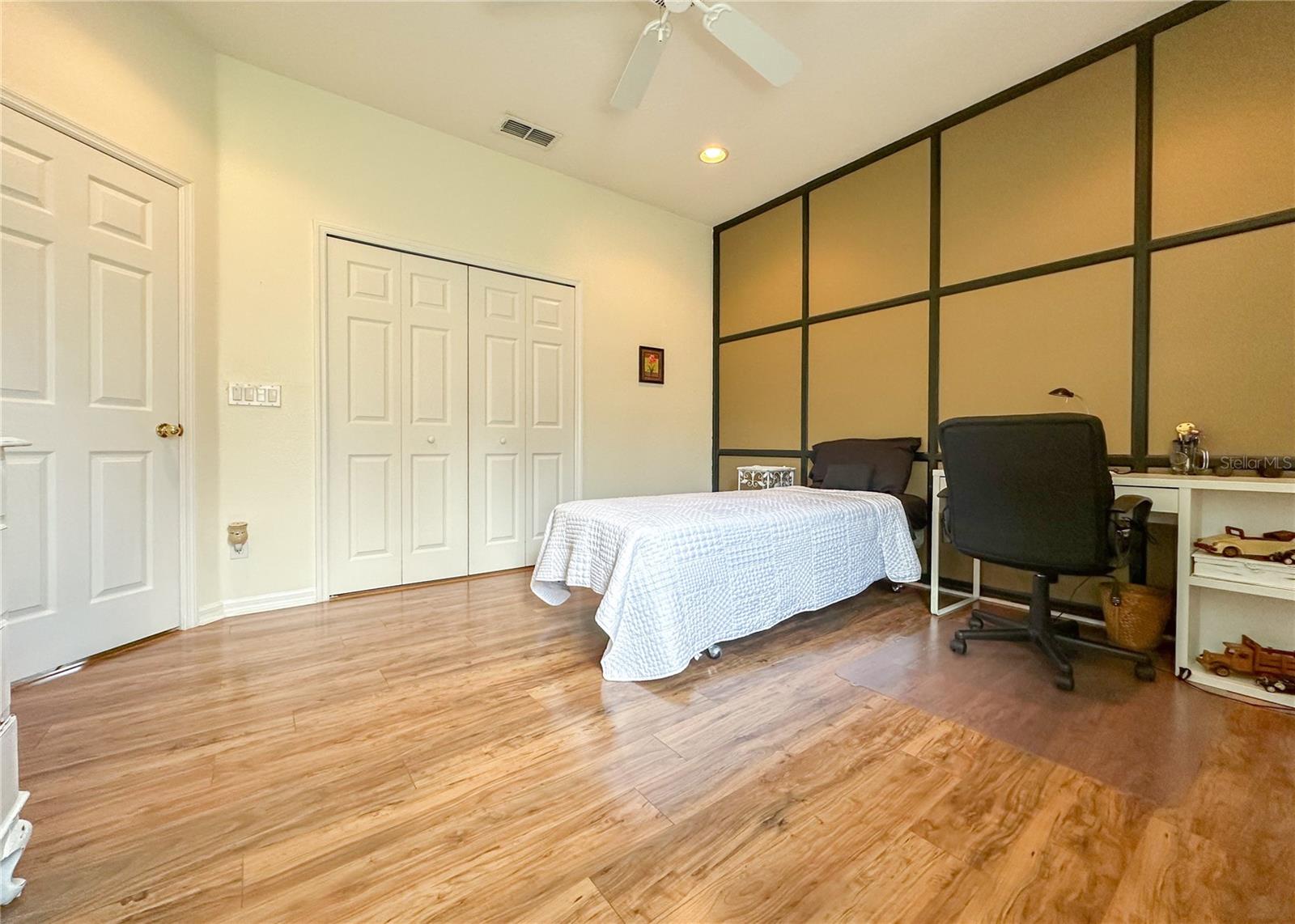 Image 20 of 29 For 312 Silverdale Avenue