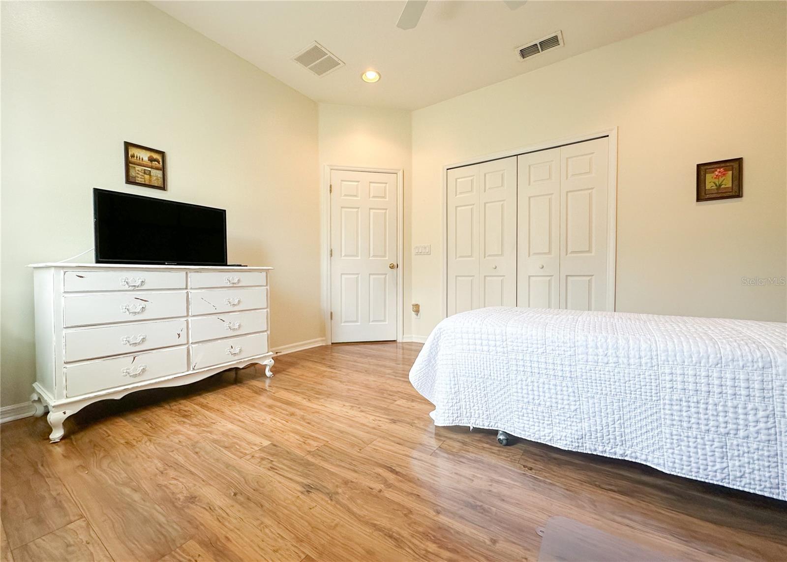 Image 21 of 29 For 312 Silverdale Avenue