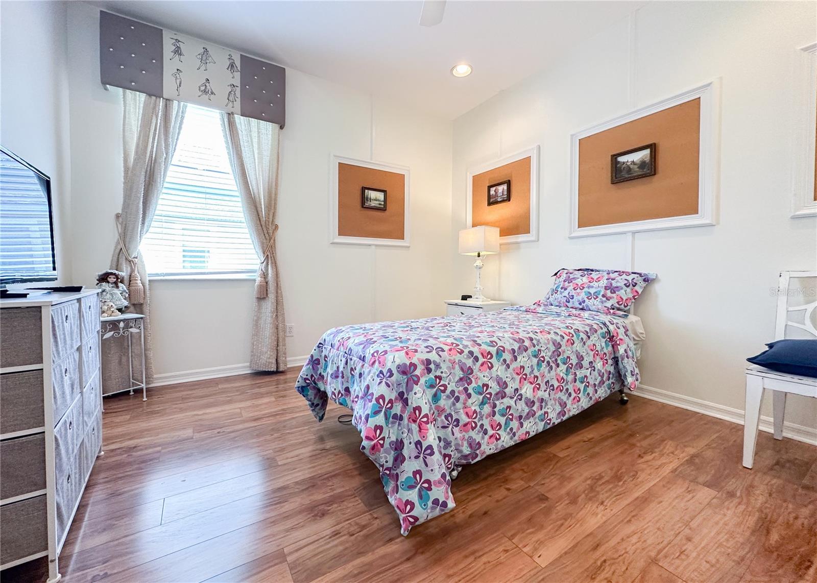 Image 23 of 29 For 312 Silverdale Avenue