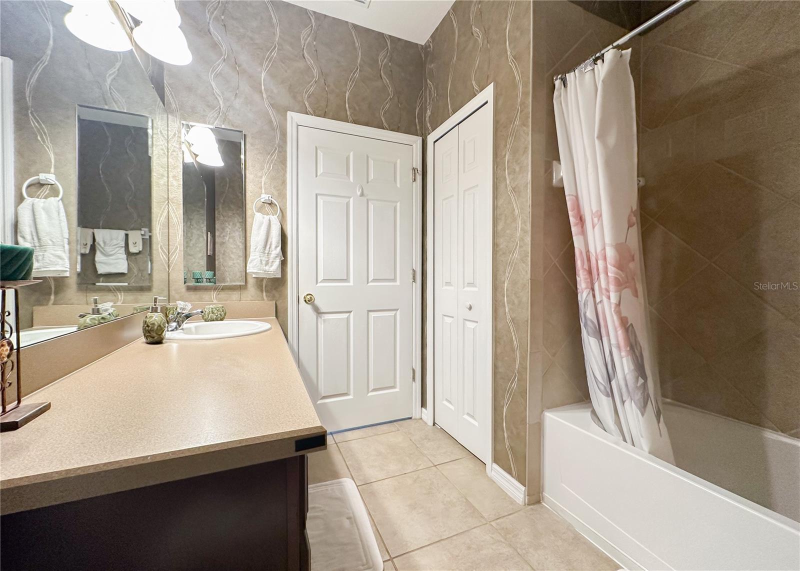 Image 24 of 29 For 312 Silverdale Avenue