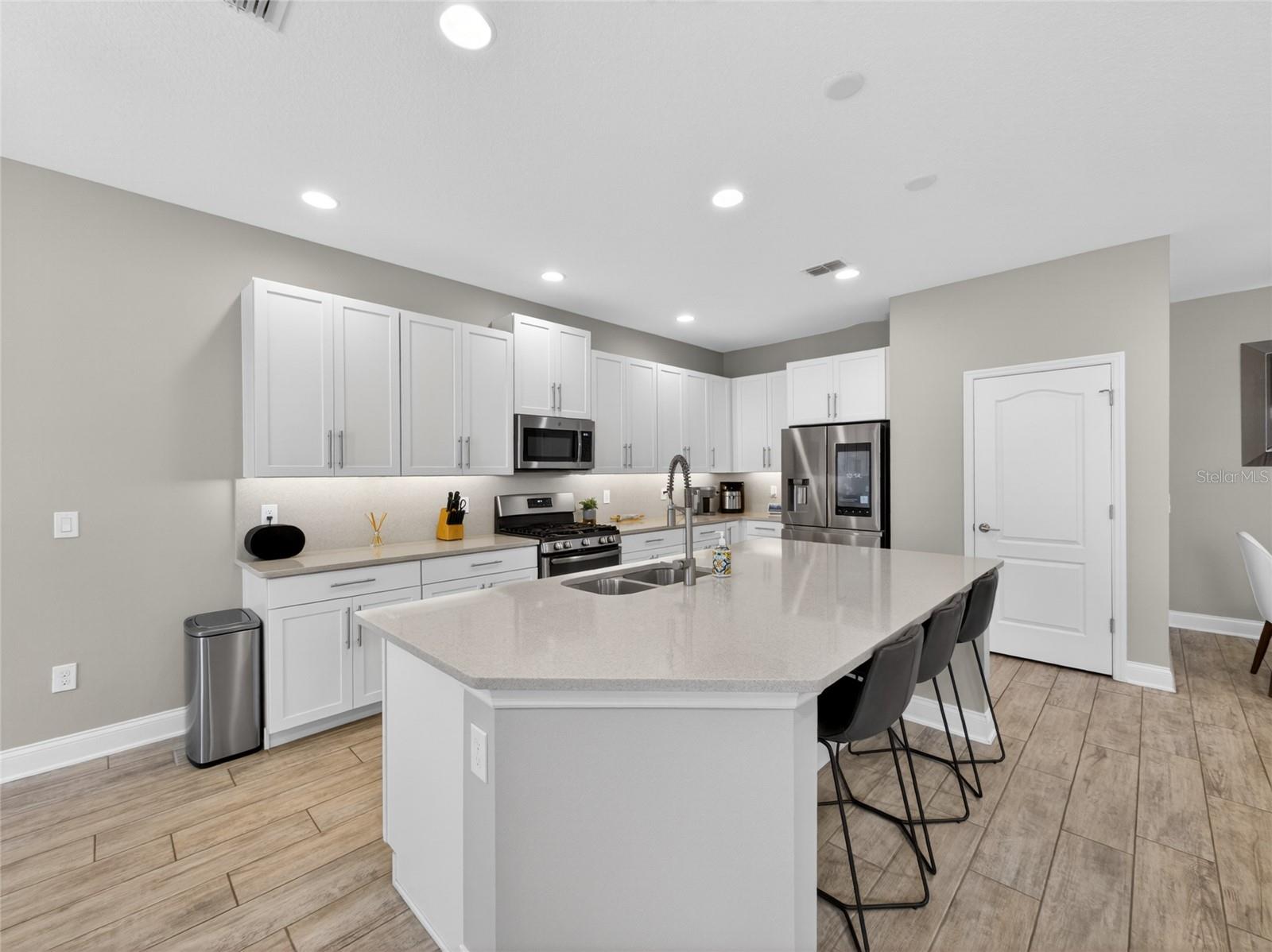 Image 15 of 41 For 11209 Lemon Lake Boulevard