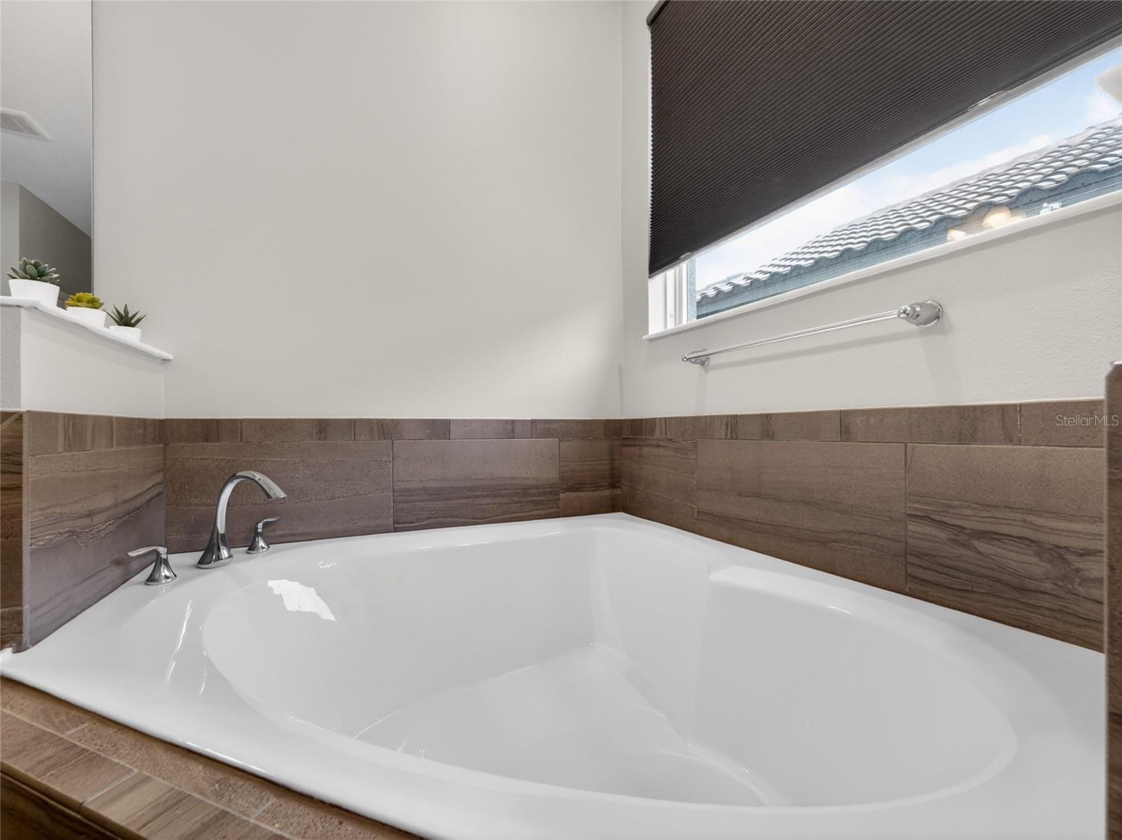 Image 20 of 41 For 11209 Lemon Lake Boulevard