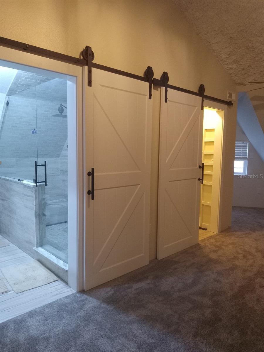 Image 13 of 22 For 10424 Lyons Avenue